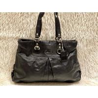 ราคา กระเป๋าหนัง มือสอง แบรนด์ COACH สภาพสวย มีช่องใส่ของช่องใหญ่ 3 ช่อง ภายในสะอาด (29955292235)