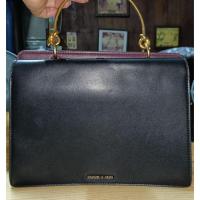 ราคา กระเป๋ามือสอง Charles&Keith สีดำ ถือ หรือ สะพายไหล่ ครอสบอดี้ สายปรับได้ ตำหนิตรงสายคล้องมีสีเฟทข้างนึง พร้อมส่ง (42407054781)