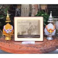 ราคา งานเก่าโบราณ พระบรมฉายาลักษณ์ในหลวงรัชกาลที่ 5 ในพระอริยาบททรงทำอาหาร ผ่านพิธีเพื่อการตั้งบูชา เป็นสิริมงคล (23265809215)