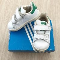 ราคา รองเท้า adidas stan smith เด็กมือสอง แท้ 100% สภาพดี size 5K (22711560734)