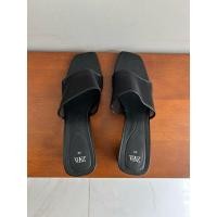 ราคา รองเท้า Zara สีดำ Size 40 ส้นสูง 2.5“ สภาพดีมาก ของแท้ค่ะ (28263352359)