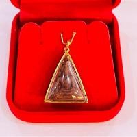 ราคา พระสมเด็จนางพญาเลี่ยมทอง ทองแท้75% เลี่ยมกันน้ำ (องค์สีอิฐ) (1863795535)