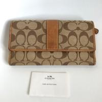 ราคา Used Coach Signature Long Wallet กระเป๋าสตางค์โคชแท้ มือสอง ค่ะ (6437225137)
