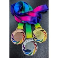 ราคา เหรียญรางวัลโลหะ เหรียญงานวิ่งทิพย์ เหรียญกีฬา พร้อมสติกเกอร์กันน้ำหน้า/หลัง และริบบิ้นผ้า พร้อมส่ง แจ้งโลโก้ในแชทได้เลย (26004507460)