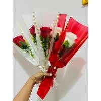 ราคา ดอกกุหลาบ ดอกกุหลาตูมดอกใหญ่แซมดอกสร้อยทอง แซมใบ+ซอง ผูกริบบิ้นลวดสีทอง ดอกกุหลาบวาเลนไทน์ ปัจฉิม รับปริญญา (23321458917)