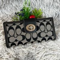 ราคา อ่านรายละเอียดก่อนนะคะกระเป๋าสตางค์ใบยาว Coach แท้ ผ้าแคนวาส + หนัง 7.5 นิ้ว มือสอง (42301002006)