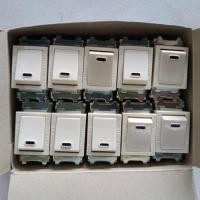 ราคา ยกกล่อง 10 ตัว NATIONAL สวิตช์เมจิก สวิตช์ไฟทางเดียว รุ่นใส่สายขันน๊อต รุ่นเก่า WNG 5001-701 (หน้าเล็ก) ขาว Full Color (11066461356)