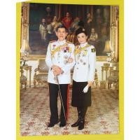 ราคา ภาพโปสเตอร์มงคลพระบรมฉายาลักษณ์ ในหลวงรัชกาลที่10และพระบรมราชินี ฉลองพระองค์เครื่องแบบทหารสีขาว ขนาด 15×21"นิ้ว (29607516923)