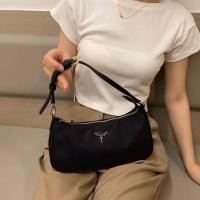 ราคา กระเป๋าสะพายไหล่​ Guess (20920217301)
