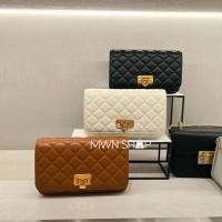 ราคา Charles&keith กระเป๋า Cressida มีโค้ดลด30% Quilted Push-Lock Clutch กระเป๋าสะพายข้าง สายปรับสั้นยาวได้ ของแท้จากชอป (23851090003)
