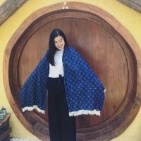 ราคา ผ้าพันคอ ผ้าคลุมไหล่ ย่อมครามแต่งพู่สีครีม งานสวย งานเก๋ (1154177662)