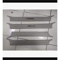 ราคา Side Sillate Innova 2004 - 2015 โลโก้โครเมียม (29244274258)