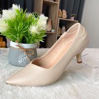 ราคา รองเท้าคัชชูสีครีม V shape คลาสสิค 2 นิ้ว ไม่เคยใส่เลย ซื้อมา 280฿ ส่งต่อ 200฿ (23275641119)