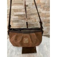 ราคา MCM Pouch พอช มือสอง ของแท้ (7489327526)