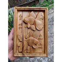 ราคา ไม้สัก แกะสลักมงคล ปลาทอง กว้าง 14 ซม สูง 20 หนา 2.5 ซม +พร้อมขา ตั้ง (29477777591)