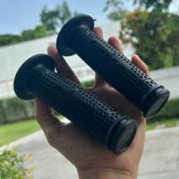 ราคา ปลอกแฮนด์นิ่มๆ ปลายปิด ลายจุด สีดำล้วน (แบบสวมไม่ต้องใส่น็อตปลายแฮนด์) (48555356699)