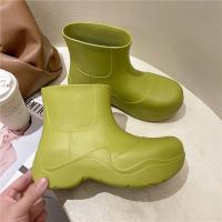 ราคา Rain boots รองเท้าบูทกันฝนแฟชั่นสตรีสวมใส่ด้านนอกอะโวคาโดสีเขียวพื้นหนาเพิ่มป้องกันการลื่นไถลรองเท้าน้ำฝนท่อสั้น (8368214601)
