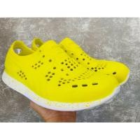 ราคา PUMA รองเท้ายางEva แบรนด์แท้ มือ2 size 41 (43309892569)