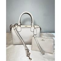 ราคา Coach Bag 9” ทรงหมอน คู่กับกระเป๋าสตางค์คล้องมือ มือสองของแท้ (24790485028)