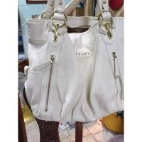 ราคา SISLEY คล้องไหล่ หนังแท้สีขาวครีม หายาก มือ2 สภาพดี (4535639579)