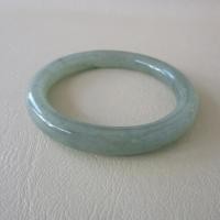 ราคา กำไลหยกพม่า Jadeite type A ขนาดวงใน 53.6mm กว้าง 9.5mm ทรงโดนัท สวมใส่ได้ทุกเพศ (52102718556)