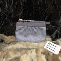 ราคา Coach คล้องมือ size M (2773325379)