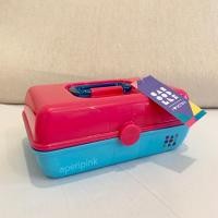 ราคา ( พร้อมส่ง❕) Caboodles <Pretty in Petite> Size M สี hot pink over blue (14893500483)