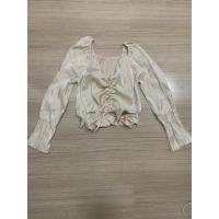 ราคา เสื้อครอปแขนยาวสีครีมวิ้งๆเพิ่มความเก๋จับจีบด้านหน้า (15755782526)