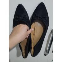 ราคา Preloved - รองเท้าส้นแบนสีดํา ไซส์ 40 Rubi (43305737612)