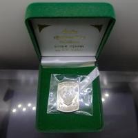 ราคา พญาครุฑ “รตนสูตร” รุ่น กฐินพระราชทาน หลวงพ่อวราห์ วัดโพธิ์ทอง ปี 2563 เนื้อเงิน พร้อมกล่องเดิม (26484068485)