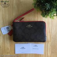 ราคา COACH W DOUBLE CORNER ZIP WRISTLET IN SIGNATURE (TRUE RED) (86456944)