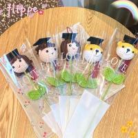 ราคา ตุ๊กตาหมวกหมอ FIPE, ช่อดอกไม้รับปริญญาการ์ตูนทอ DIY, ฤดูกาลรับปริญญาตุ๊กตาถักแฮนด์เมด 34 ซม. (49757171789)