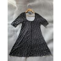 ราคา DIVIDCD H&M เดรสสั้นผ้ายืดร่องสีดำคอเว้าทรงระบายแขนสั้นงานสวยไซส์Mอก34เอว30สะโพก40ยาว33(งานมือสอง)32 (40973485393)