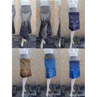 ราคา #กระโปรงผ้าไทยพื้นเมือง #กระโปรงผ้าไทยทรงทวิท #ผ้าถุงสำเร็จรูป # กระโปรง หางปลาด้านหลังใส่สม็อกยางยืดสวย (997146899)