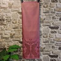 ราคา ผ้าฝ้าย (ผ้าไทย ผ้าซิ่น ผ้าถุง) ผ้าทอทั้งผืน ลายดอกนกยูง สีชมพู (56353462107)