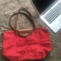 ราคา กระเป๋า Longchamp สีแดง M หูยาว แท้ค่ะ (1637872789)