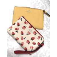 ราคา Coach คล้องมือ size s /1ซิป ของแท้%ค่า❤️❤️❤️ (824898864)