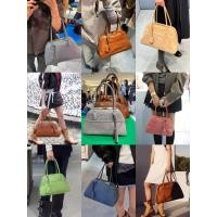 ราคา 100% ของแท้ MIU Vivant จดหมายลายนูนวัสดุหนังวัวกระเป๋าถือหลายสีตัวเลือก (49357279907)