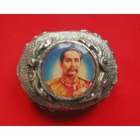 ราคา ตลับสีผึ้งทำจากเงิน รัชกาลที่ 5 ภายในบรรจุสีผึ้ง หลวงพ่อเนื่อง วัดจุฬามณี (4284577699)