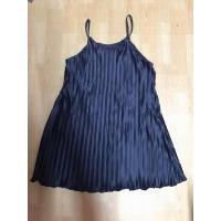 ราคา เดรสสั้นสีดำสายเดี่ยว อัดพลีท (12645188860)