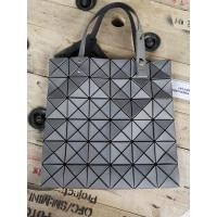 ราคา Used in good condition Bao Bao 6x6 สีเทาปี 2020 (5946057285)