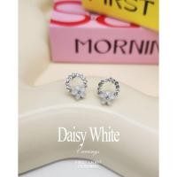 ราคา First Light Morning : Daisy White Earrings ต่างหู Swarovski Elements ต่างหูแป้นเสียบ (42776906907)