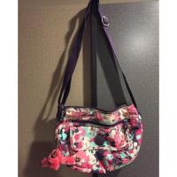 ราคา กระเป๋าสะพาย kipling มือสองของแท้ สภาพดีมาก ช่องเยอะ มีลิง ราคาพิเศษ 450 บาท (4915014982)