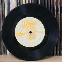 ราคา [ร้านค้าจัดส่งไว] แผ่นเสียง อัสนี & วสันต์ โชติกุล : 1.สับปะรด 2.ไม่จน 1LP Vinyl 7" (28565672629)