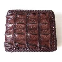 ราคา Huncroc กระเป๋าสตางค์หนังจระเข้แท้ ส่วนกระดูกหลัง ถักขอบ สีน้ำตาล ฟรีพวงกุญแจหางจระเข้ (1665880533)