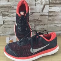 ราคา Nike สภาพใหม่ สีดำ + Nike Air Max สีกรม/รองเท้าเด็กมือสองแบรนด์แท้/วัดด้านใน21cm (1846707362)