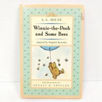 ราคา Winnie the Pooh and Some Bees นิทานภาษาอังกฤษ มือสอง นิทานหมีพูห์ ปกแข็ง (28451519682)