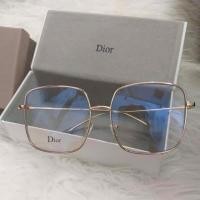 ราคา #แว่นdior ทรงเหลี่ยม สุดฮอต รอบนี้จัดมาแบบเลนส์กรองแสง กรอบทอง งานเป๊ะ เหมือนเคย (2461671235)