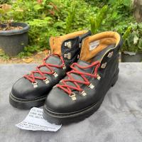 ราคา รองเท้าหุ้มข้อหนังแท้ BALLY KERMANN Size 10US สภาพสวยใช้งานมาน้อยมากครับ แต่มีตำหนิตัวเกี่ยวหลุดไป 1 ตัวภาพสุดท้าย (54956416183)