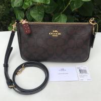 ราคา Coachแท้ pouchพอชสีน้ำตาลเข้ม use มือสองสภาพใหม่เอี่ยม (1593801501)